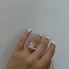 Load image into Gallery viewer, 18k White Gold Round Diamond Engagement ring