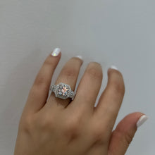 Load image into Gallery viewer, 18k White Gold Round Cut Diamond Engagement ring