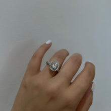 Load image into Gallery viewer, 18k White Gold .97 Carat Diamond Engagement ring