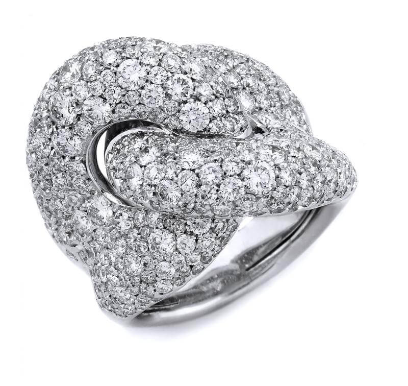 18k White Gold Round Cut Diamond Ring