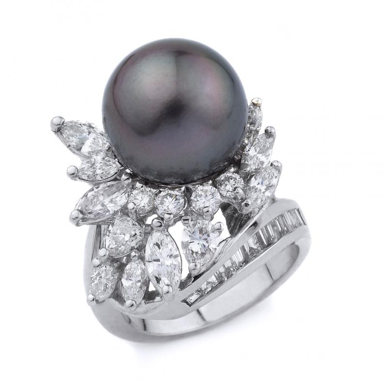 18k White Gold Black Pearl Diamond Ring