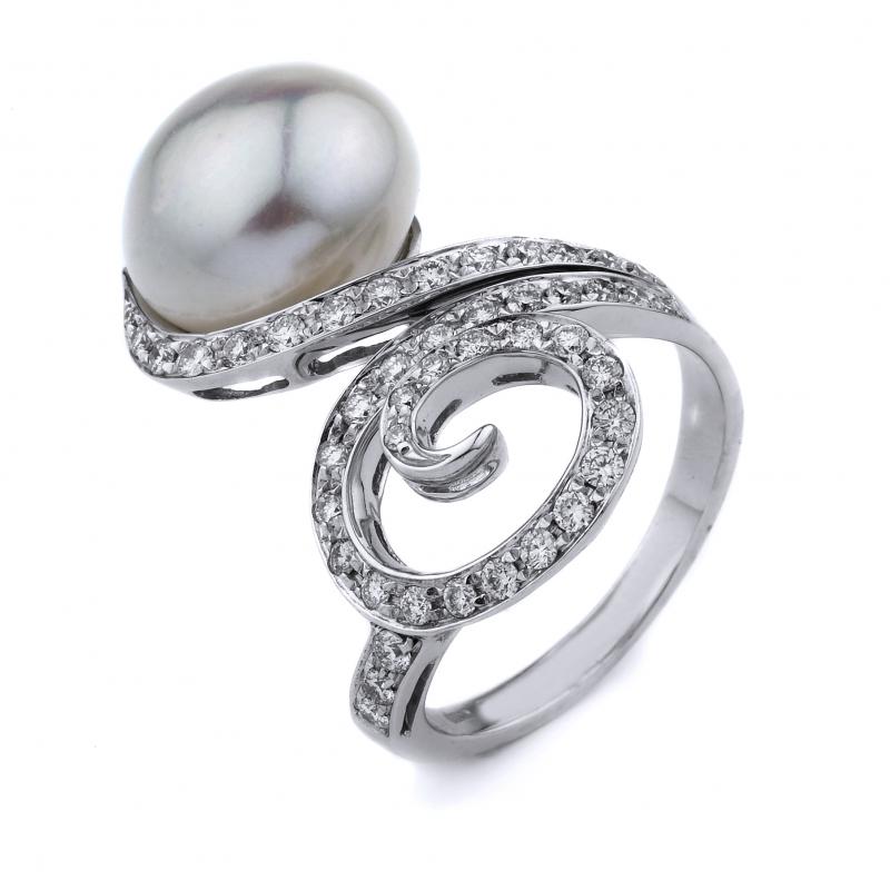 18k White Gold Round Brilliant Cut Diamond Pearl Ring