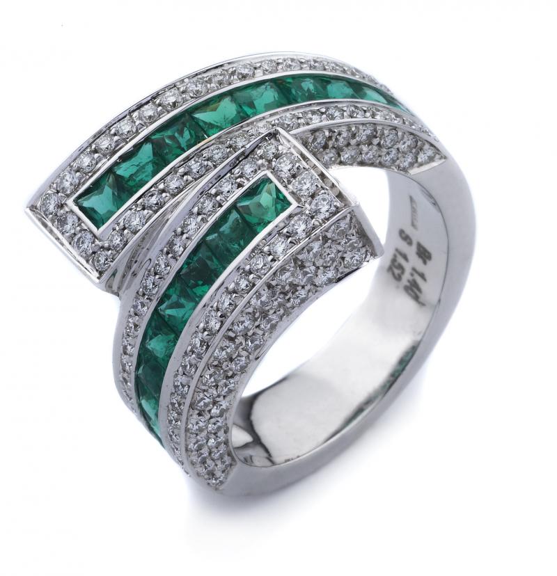 18k White Gold Pearl Green Sapphire Ring