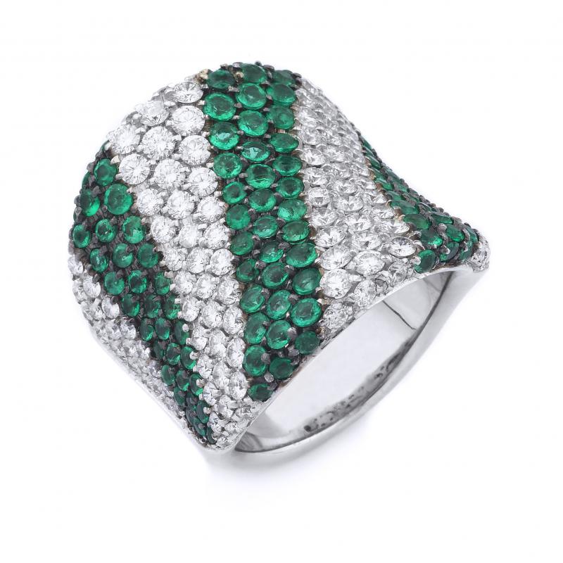18k White Gold Diamond Emerald Ring