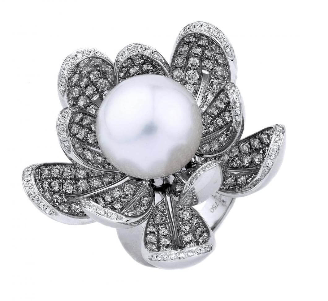 18k White Gold Pearl Diamond Blooming Ring