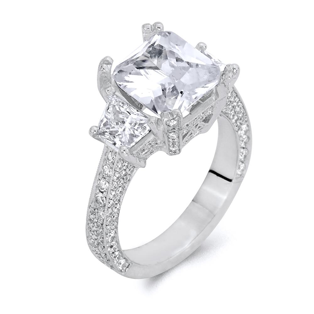 Platinum Brilliant Cut Diamond Engagement ring