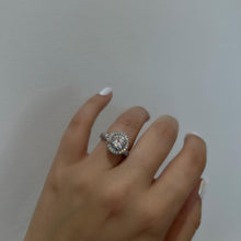 Load image into Gallery viewer, 18k White Gold .97 Carat Diamond Engagement ring
